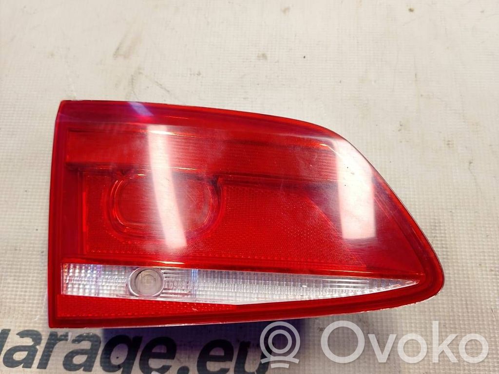 Volkswagen PASSAT B7 Lampă spate în capacul portbagajului 