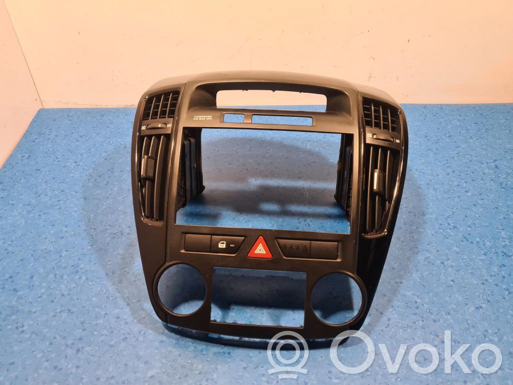 KIA Ceed Tailgate/trunk/boot open switch 