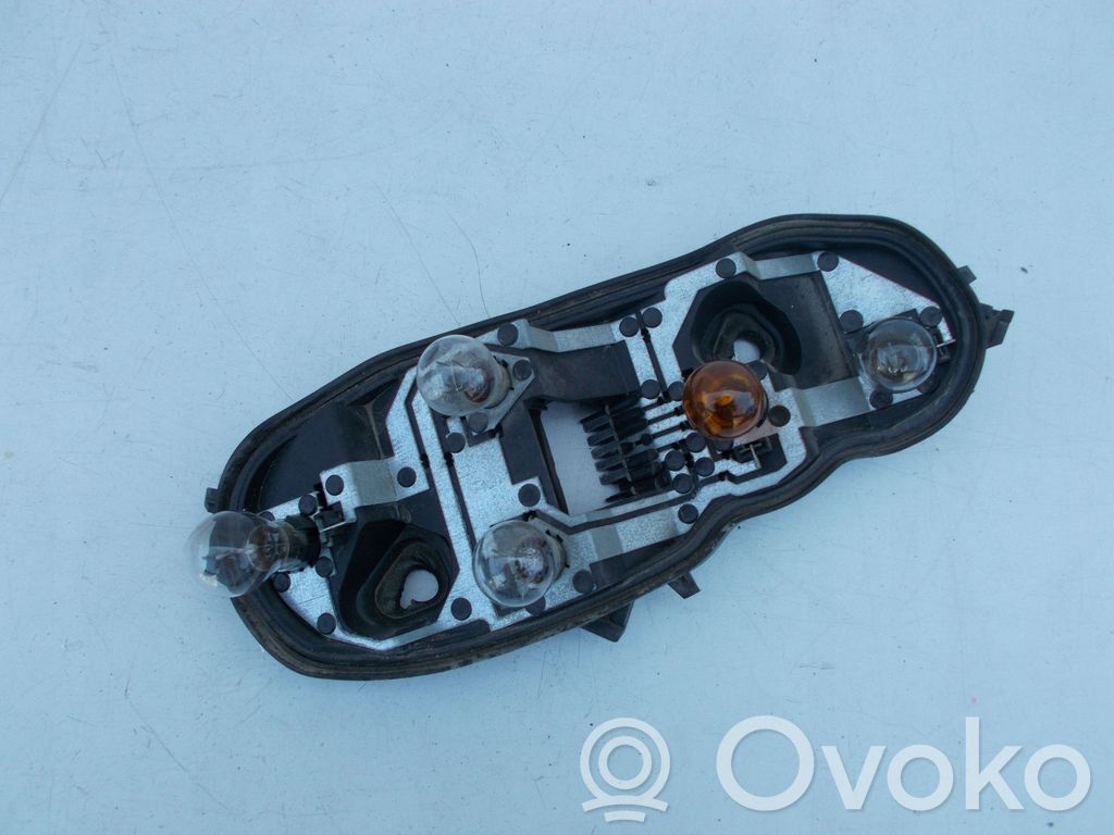 Opel Corsa D Takavalon polttimon suojan pidike 
