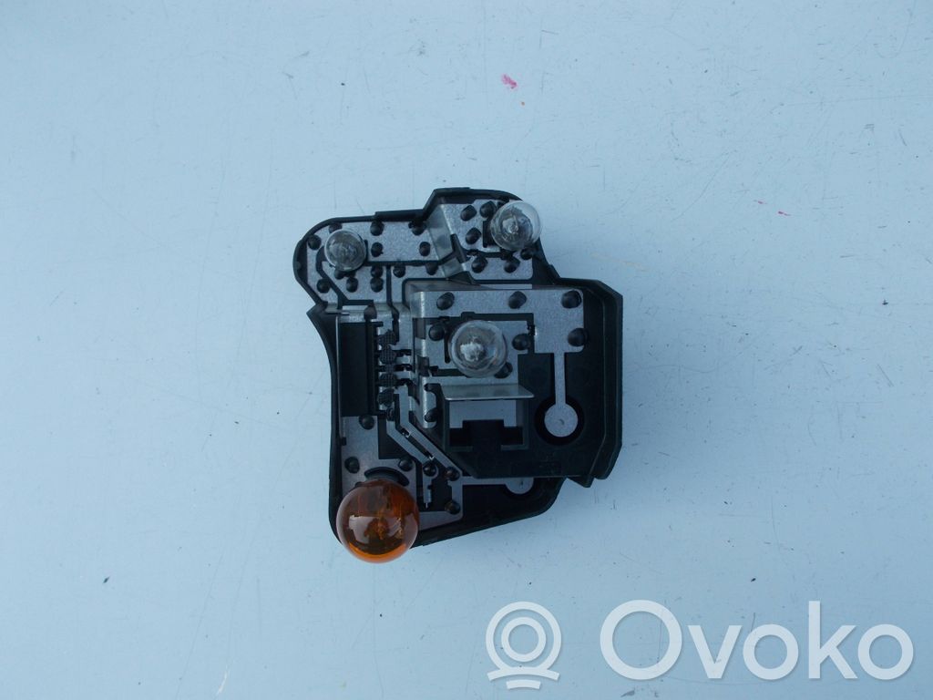 BMW 3 E92 E93 Aizmugures spuldzes vāka turētājs 