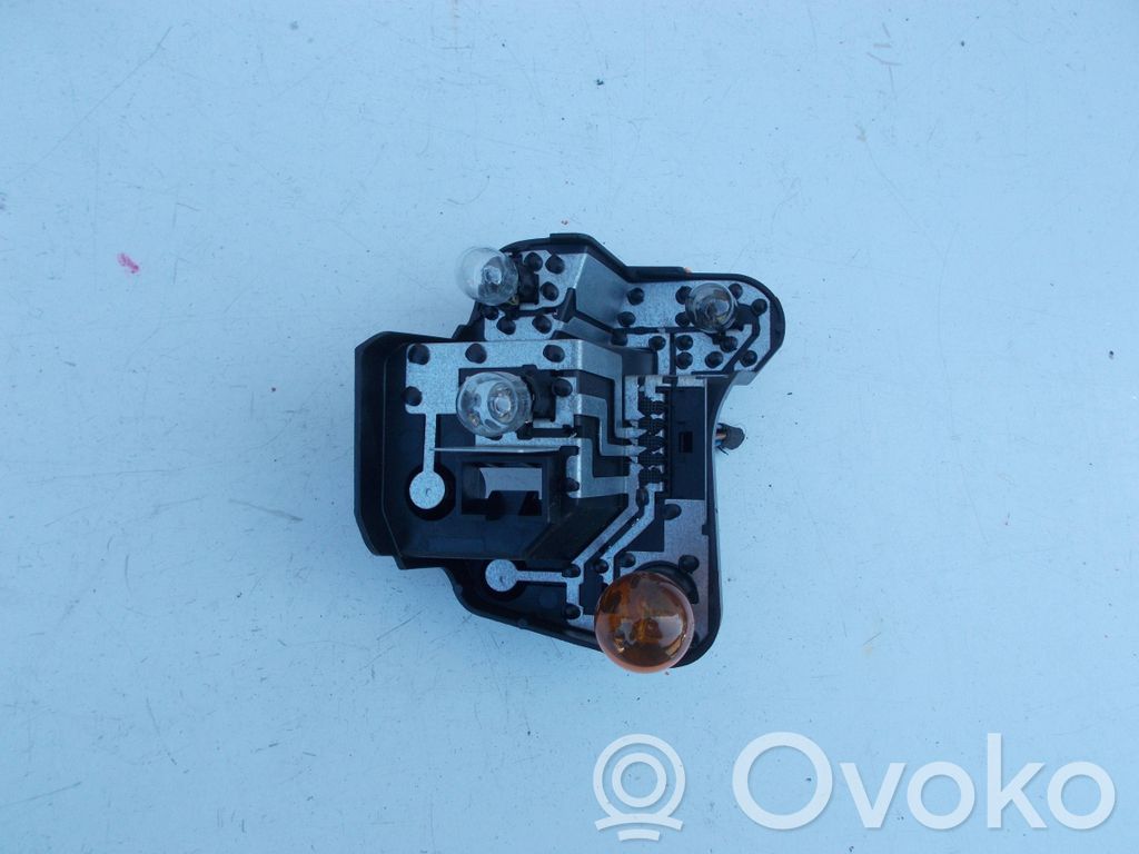 BMW 3 E92 E93 Aizmugures spuldzes vāka turētājs 