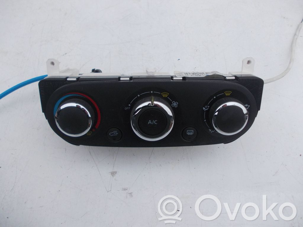 Renault Captur Climate control unit 