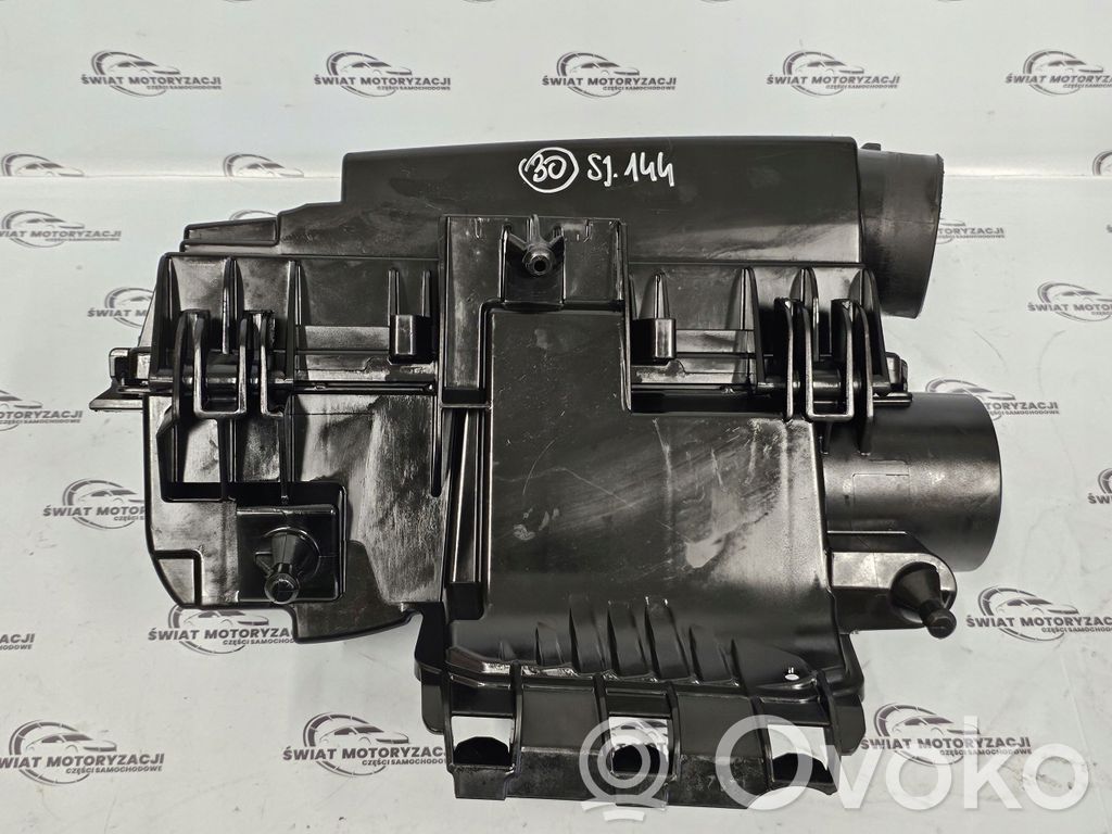 Mercedes-Benz E W212 Air filter box 