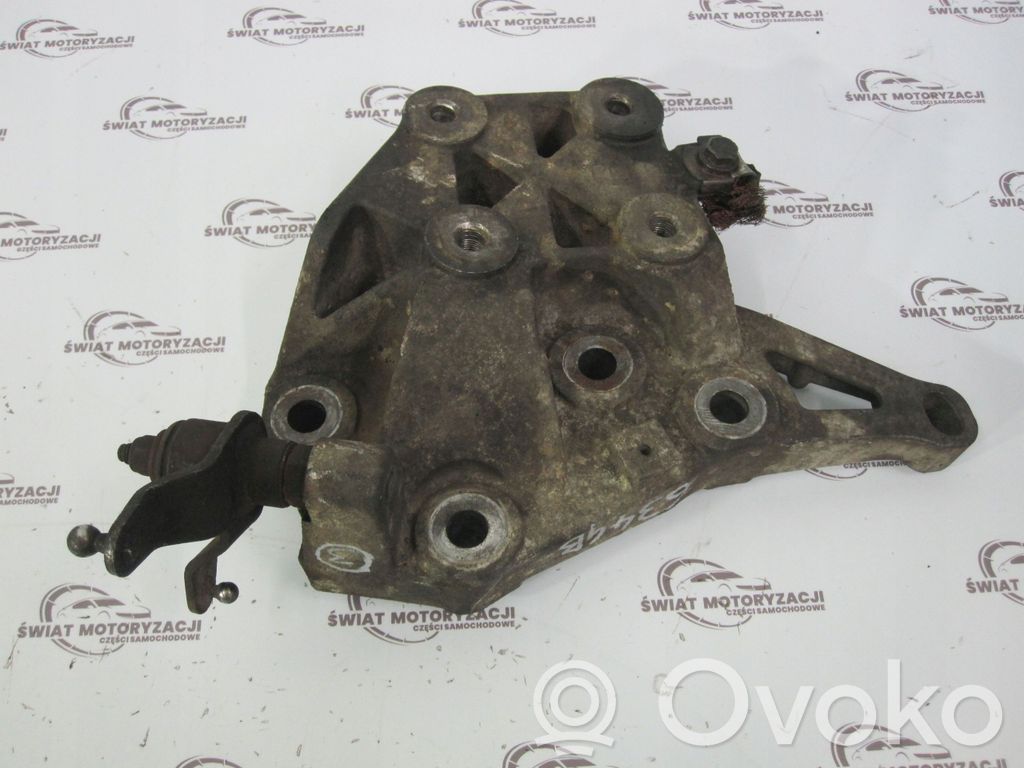 Volvo V60 Soporte de montaje de la caja de cambios 