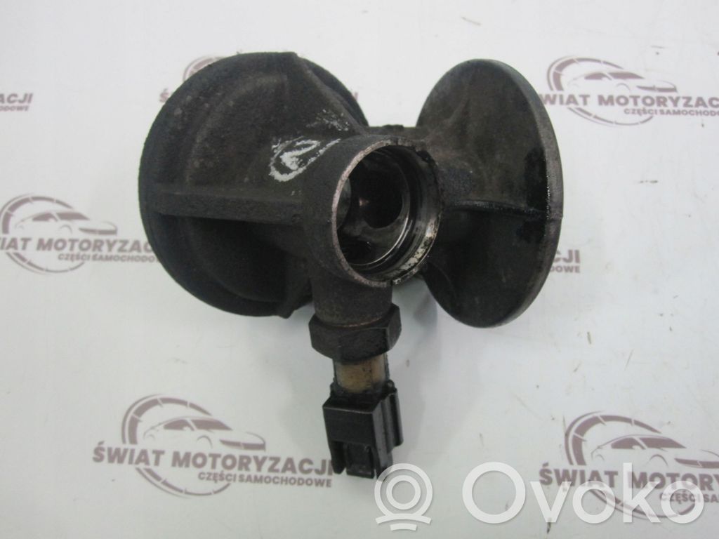 Nissan NV200 Oil filter mounting bracket 