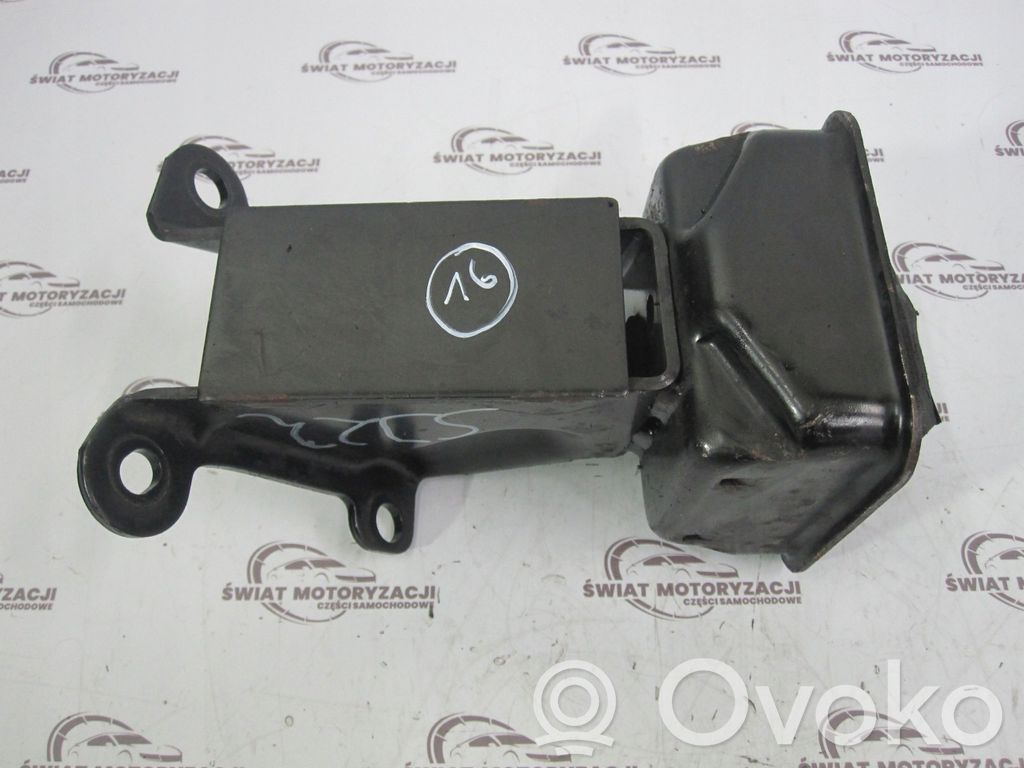 Engine mounting bracket