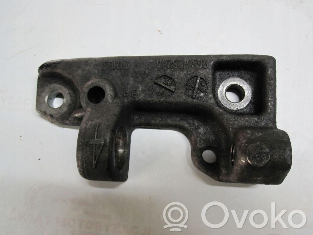 Citroen Berlingo Engine mounting bracket 