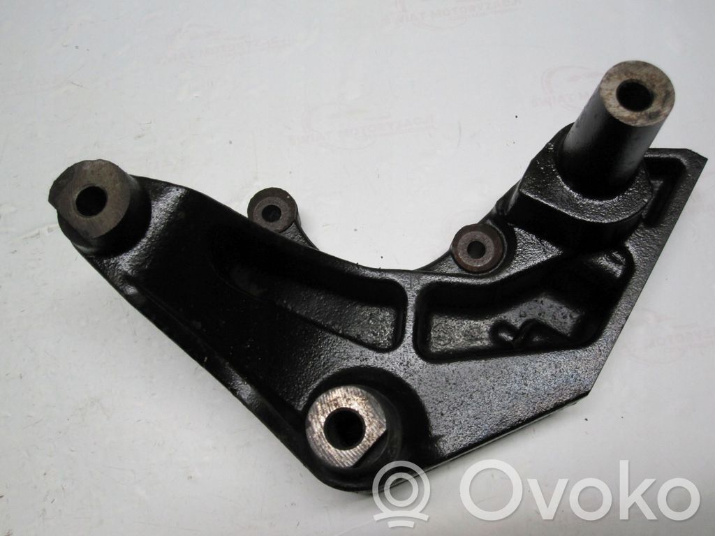 Jeep Patriot Engine mounting bracket 