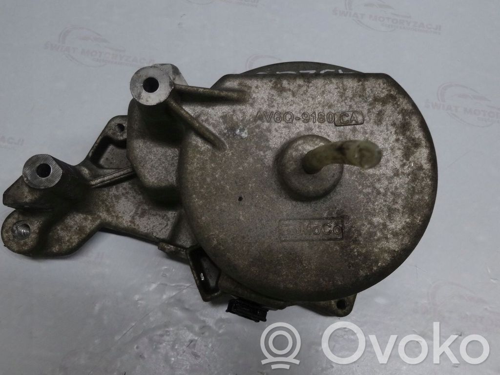 Ford Focus Oil filter mounting bracket 