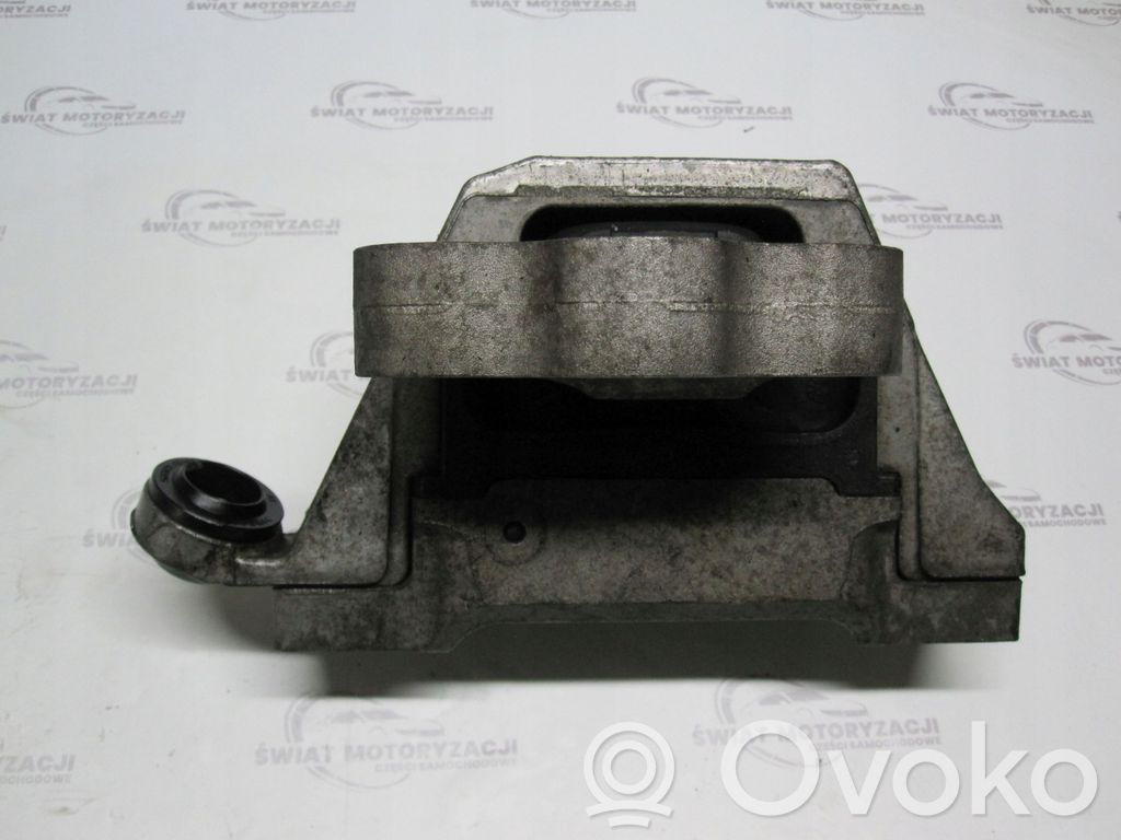 Opel Insignia A Engine mount bracket 