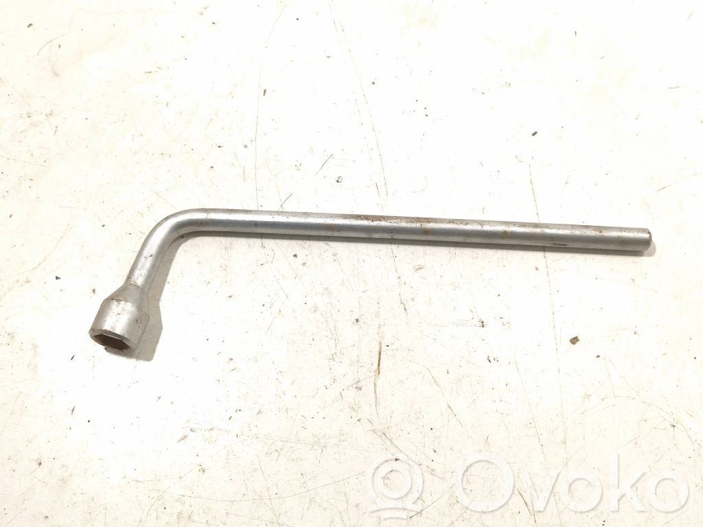 Mercedes-Benz E W211 Wheel nut wrench 