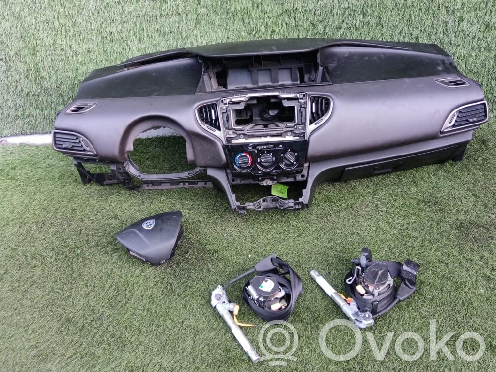 Lancia Ypsilon Juego de airbag con panel 