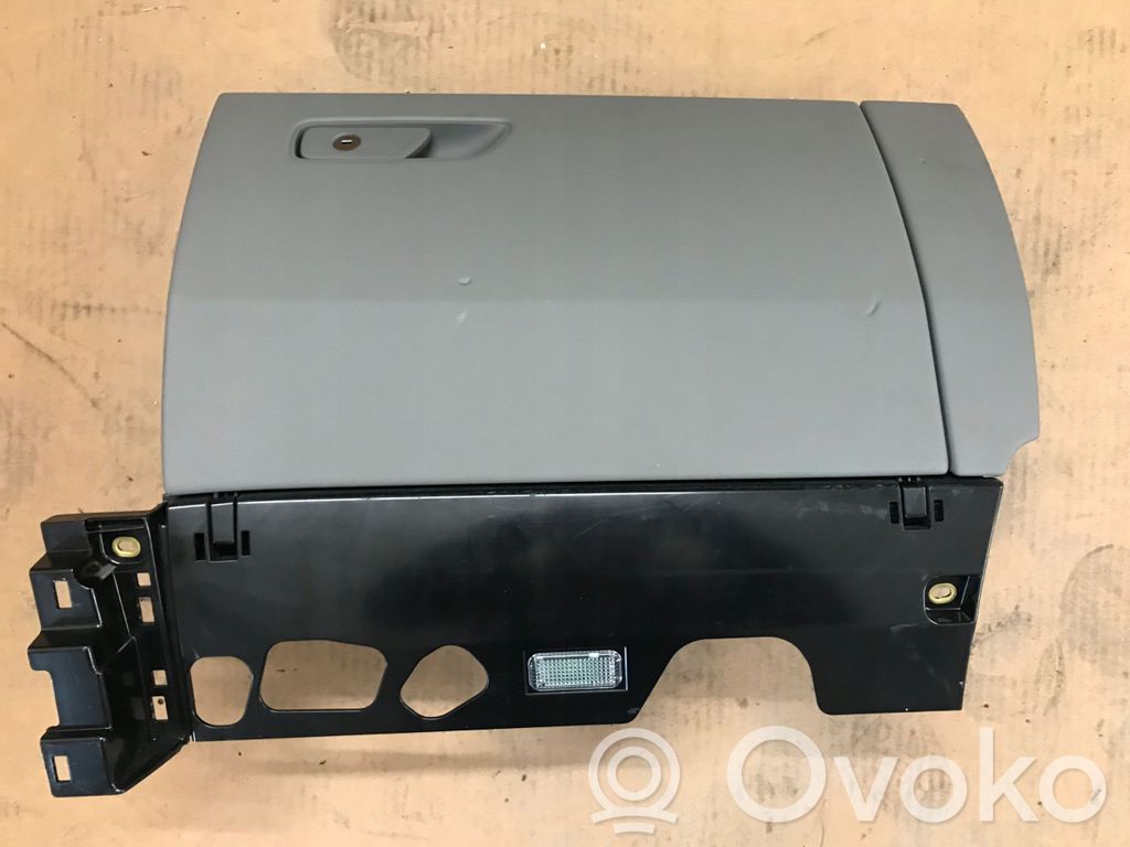 Audi Q8 Juego guantera 
