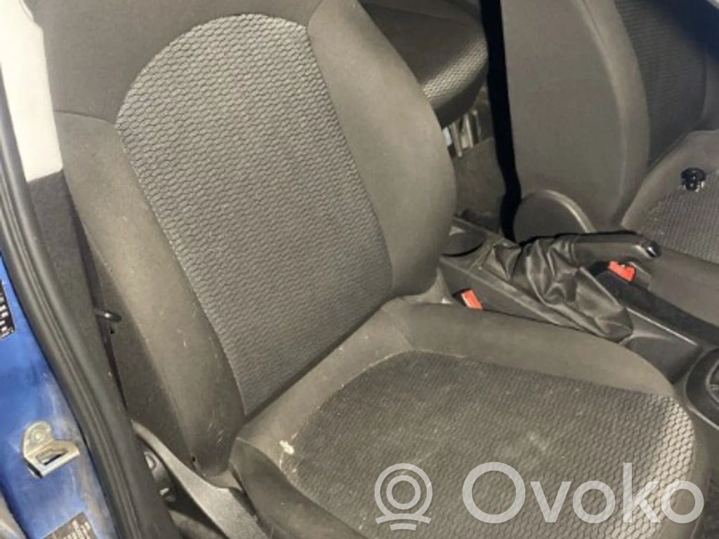 Opel Corsa E Etumatkustajan istuin 