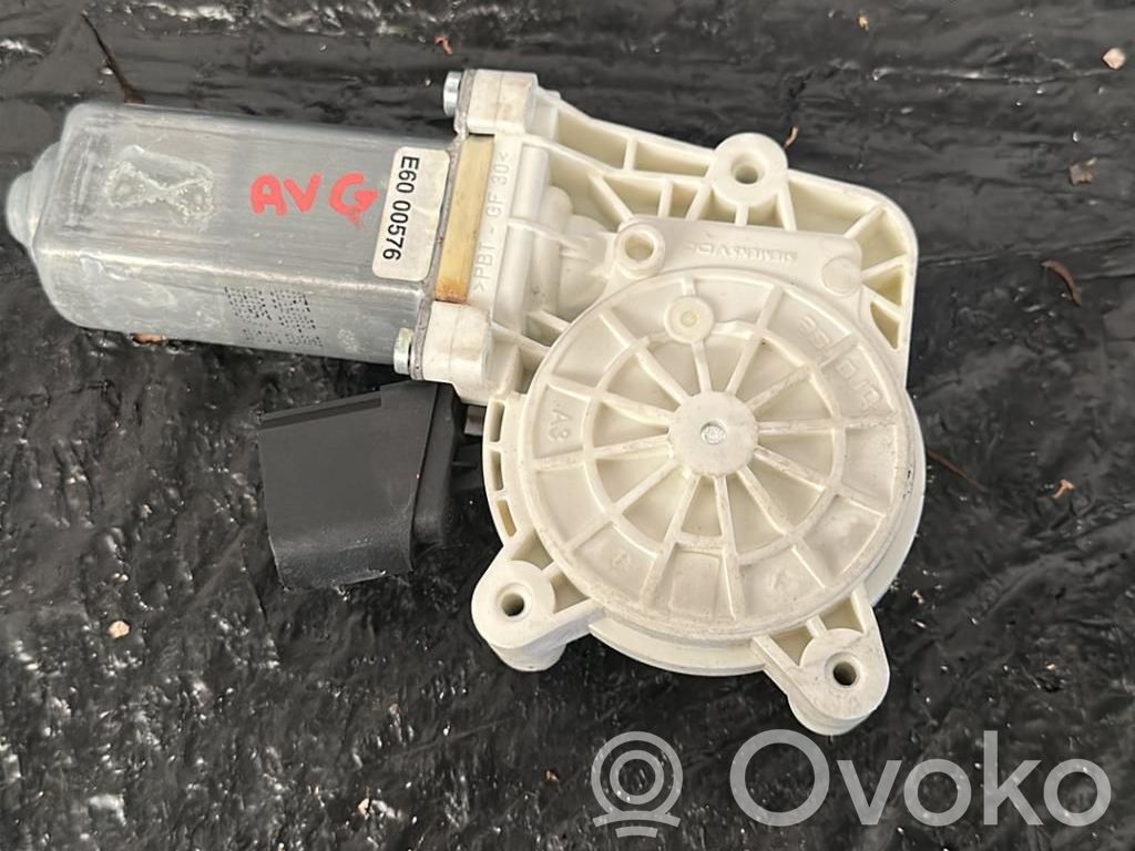 BMW 5 E60 E61 Motor del regulador de la ventanilla de la puerta delantera 