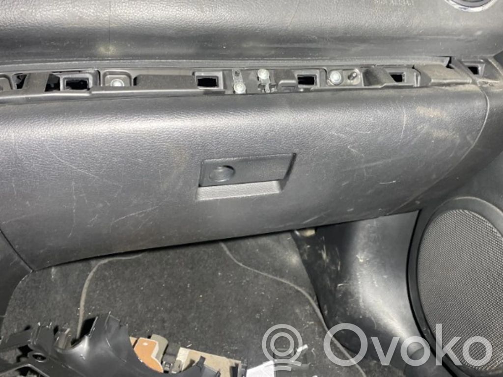 Mazda 6 Daiktadėžės (bordačioko) komplektas 
