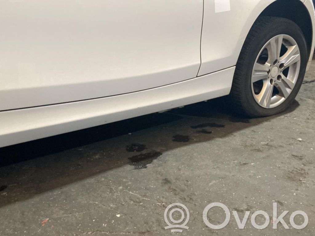 BMW 1 E81 E87 Moldura inferior del parachoques trasero 