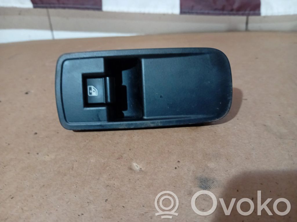 Alfa Romeo Mito Electric window control switch 