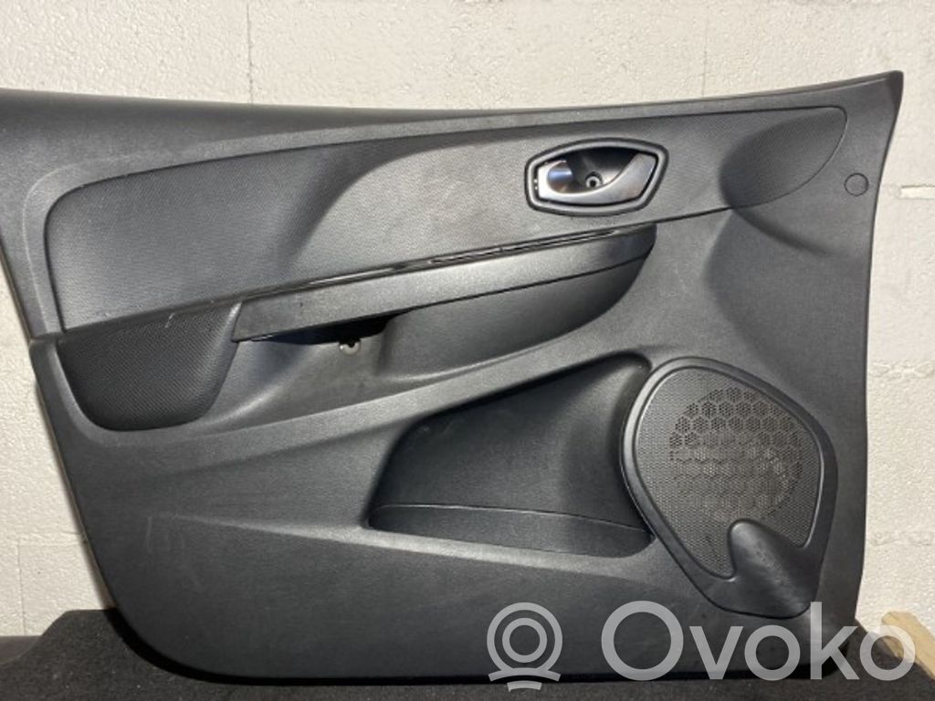 Renault Clio IV Apmušimas priekinių durų (obšifke) 