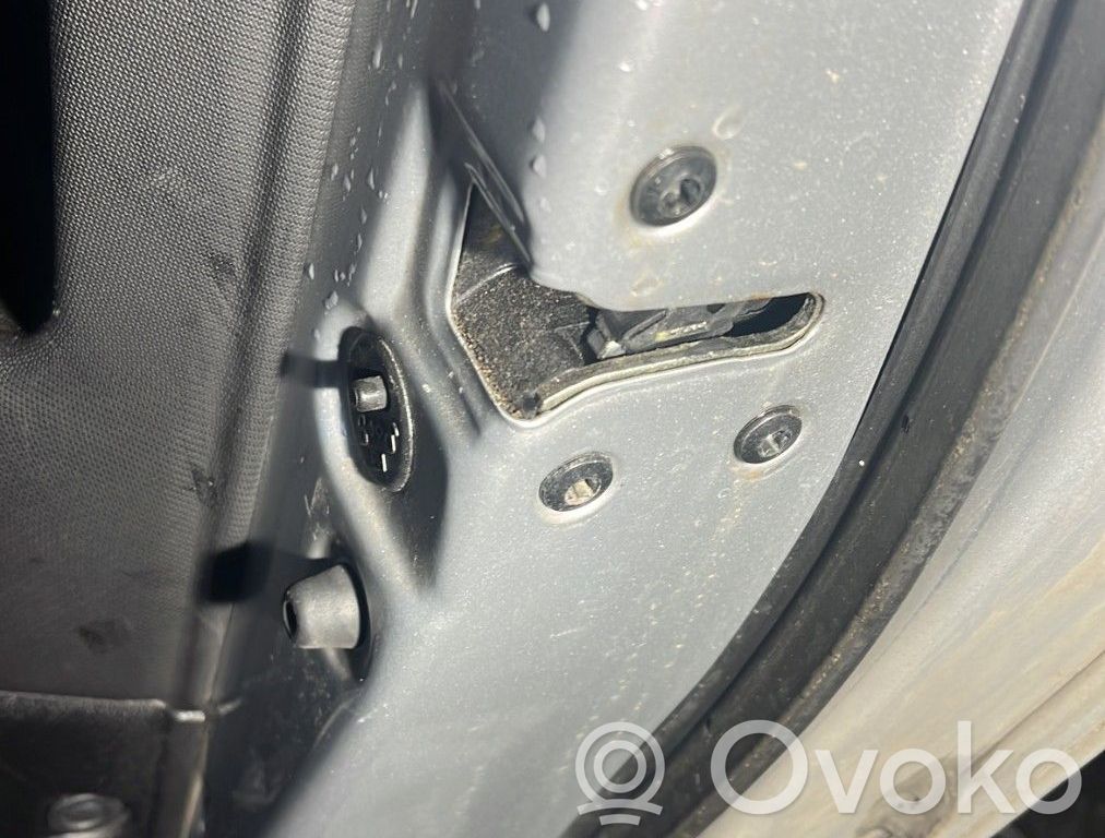 KIA Ceed Takaoven lukko 