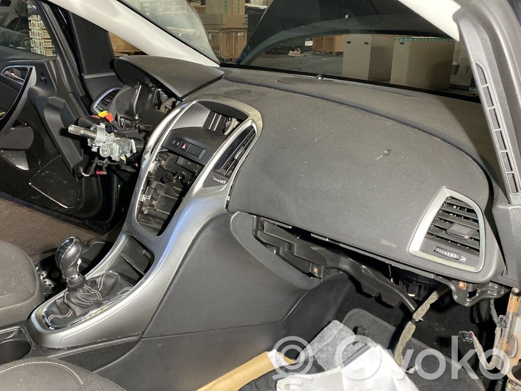 Opel Astra J Deska rozdzielcza 