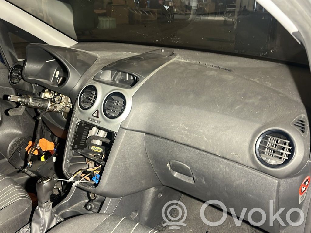 Opel Corsa D Panelis 