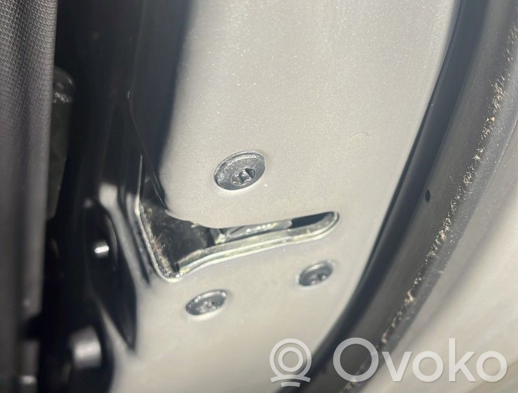 KIA Ceed Takaoven lukko 