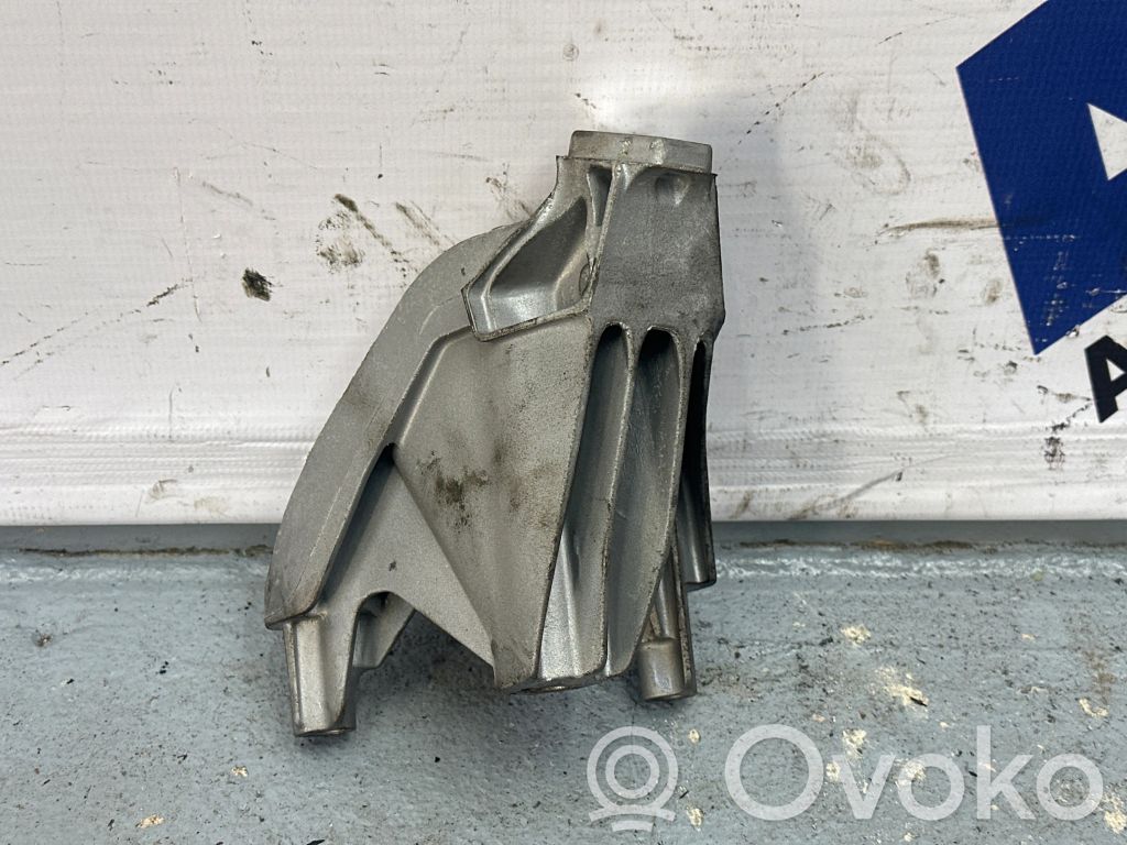 Audi Q5 SQ5 8R Engine mounting bracket 