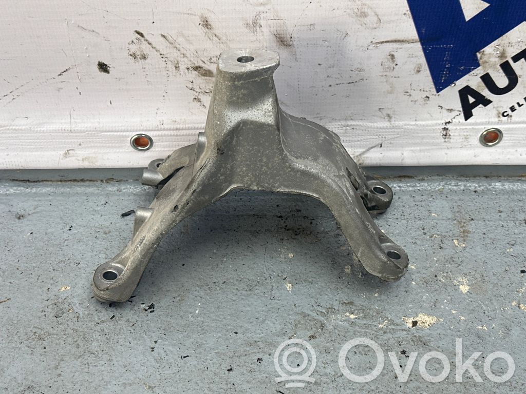 Audi Q5 SQ5 8R Engine mounting bracket 
