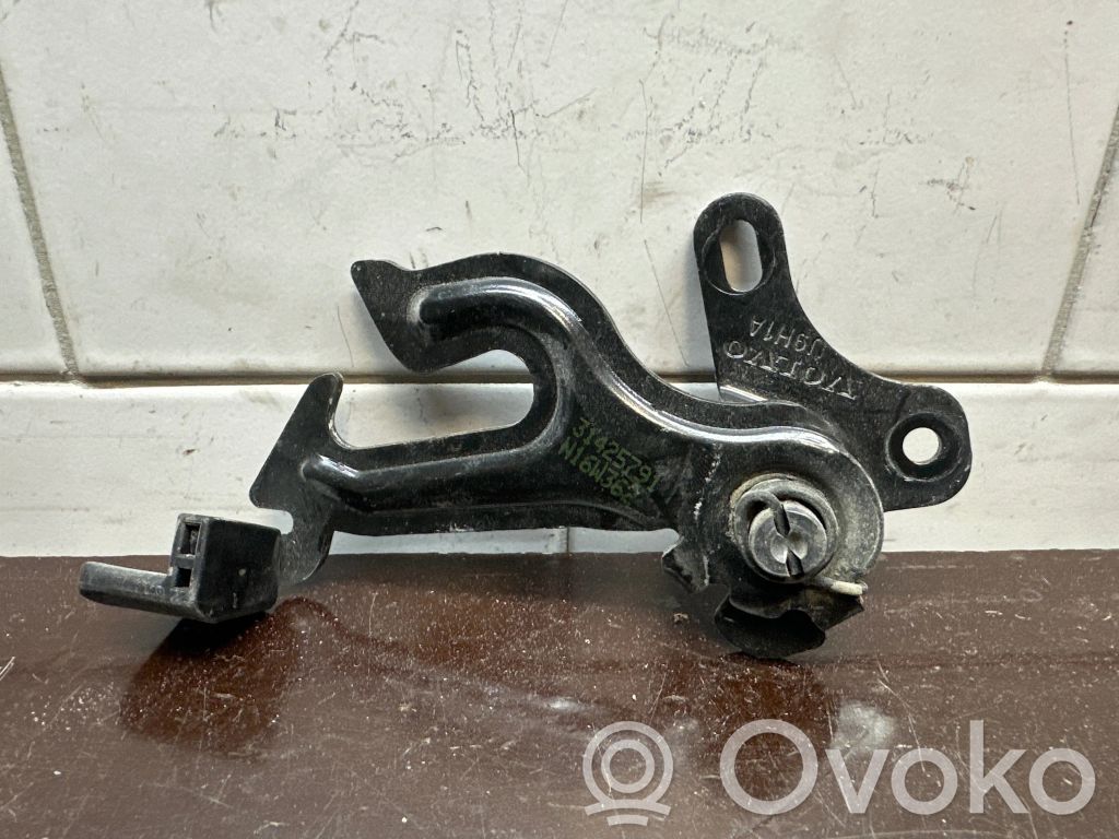 Volvo V40 Engine bonnet/hood lock/latch loop/hook 