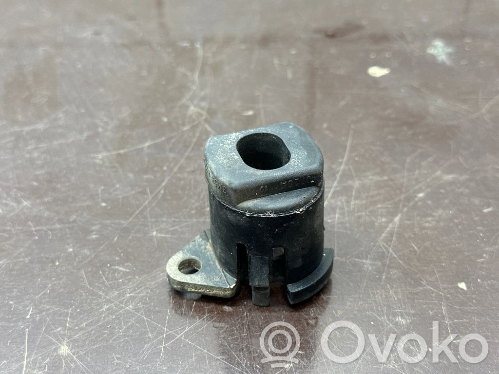 Volvo C30 Radiator mount bracket 