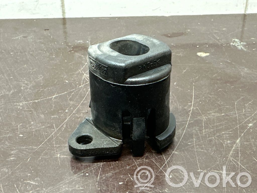 Volvo C30 Radiator mount bracket 