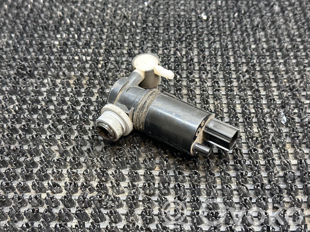 Volvo V40 Windscreen/windshield washer pump 