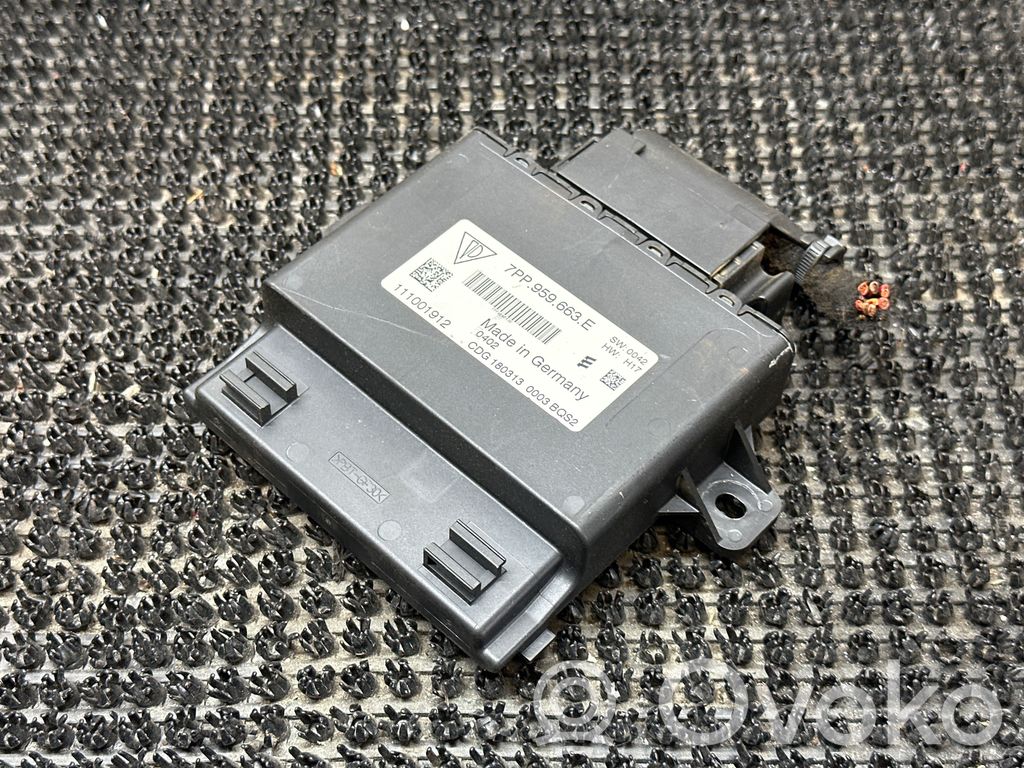 Porsche Cayenne (92A) Voltage converter/converter module 