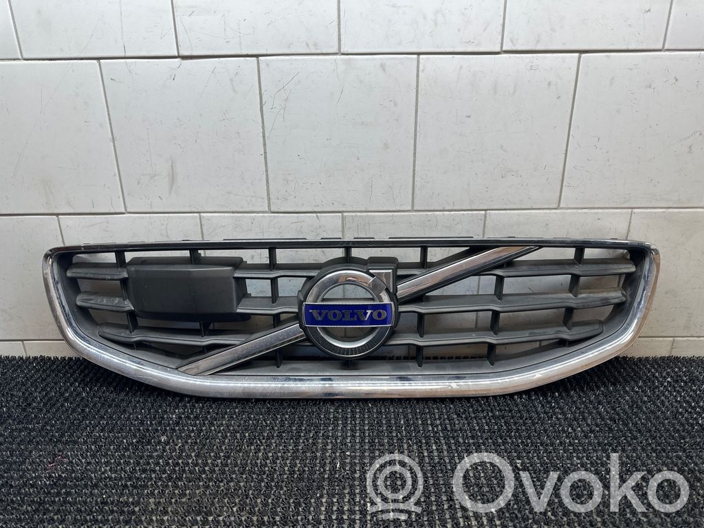 Volvo V60 Rejilla superior del radiador del parachoques delantero 