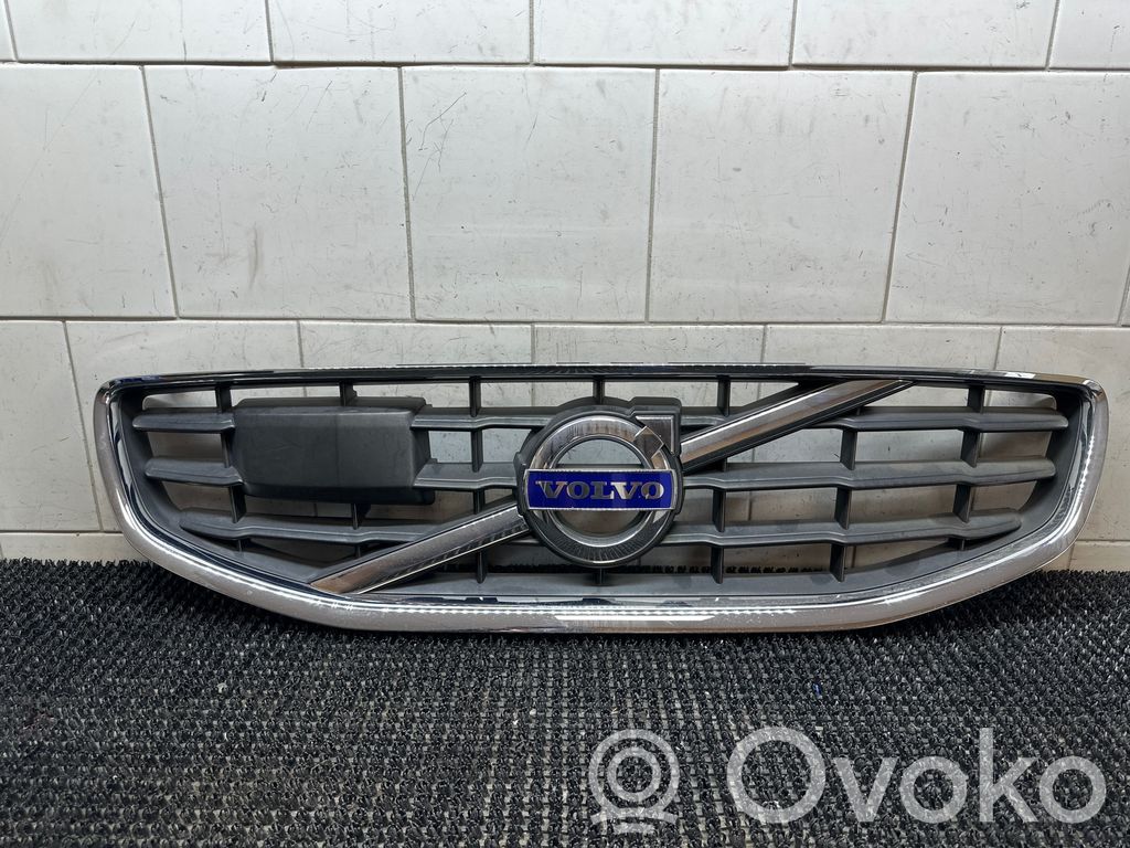 Volvo V60 Rejilla superior del radiador del parachoques delantero 