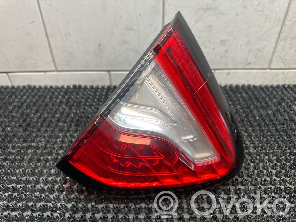 Renault Captur Tailgate rear/tail lights 