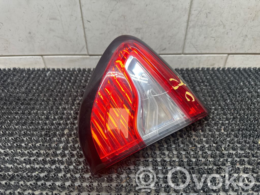 Renault Captur Tailgate rear/tail lights 