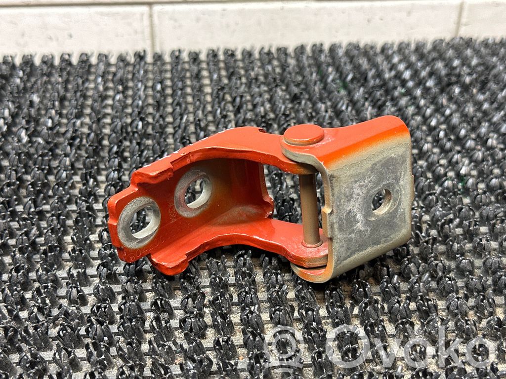 Renault Captur Bisagra inferior de la puerta trasera 