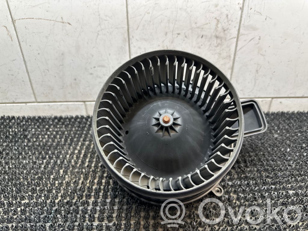 Dodge Durango III Mazā radiatora ventilators 