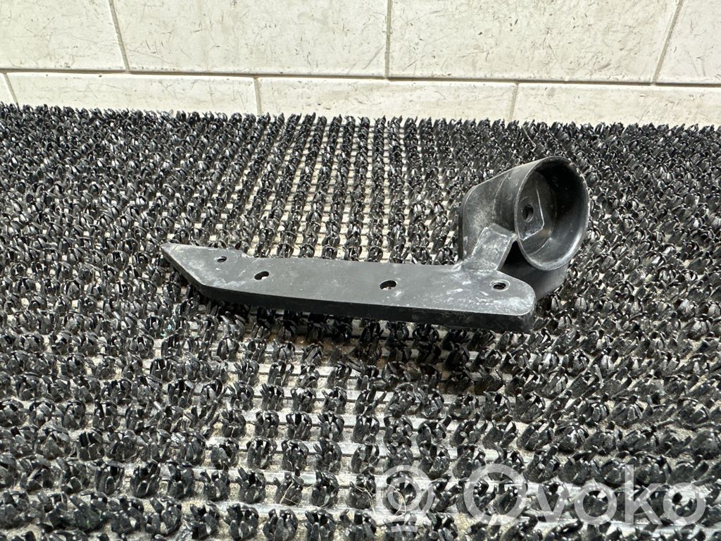 Fender mounting bracket   7136827