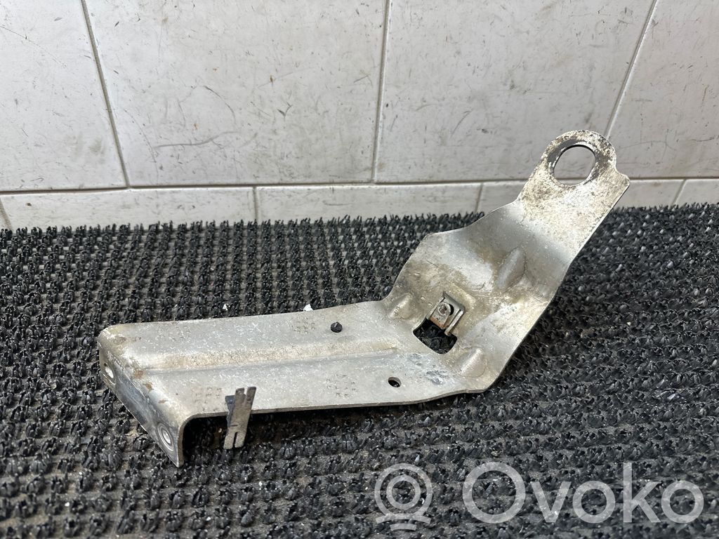 BMW X5 E70 Kita variklio skyriaus detalė 