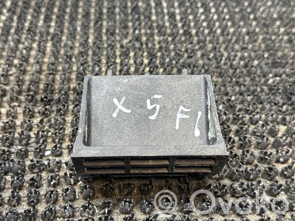 Radiator mount bracket   7533537