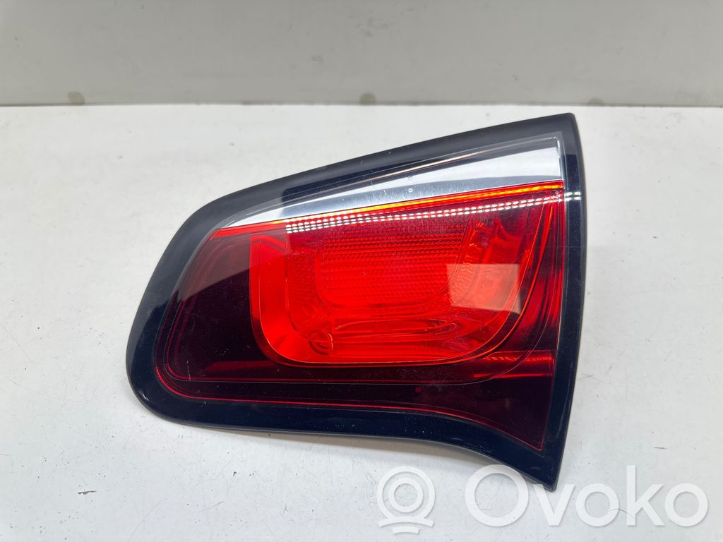 Citroen C3 Galinis žibintas dangtyje 