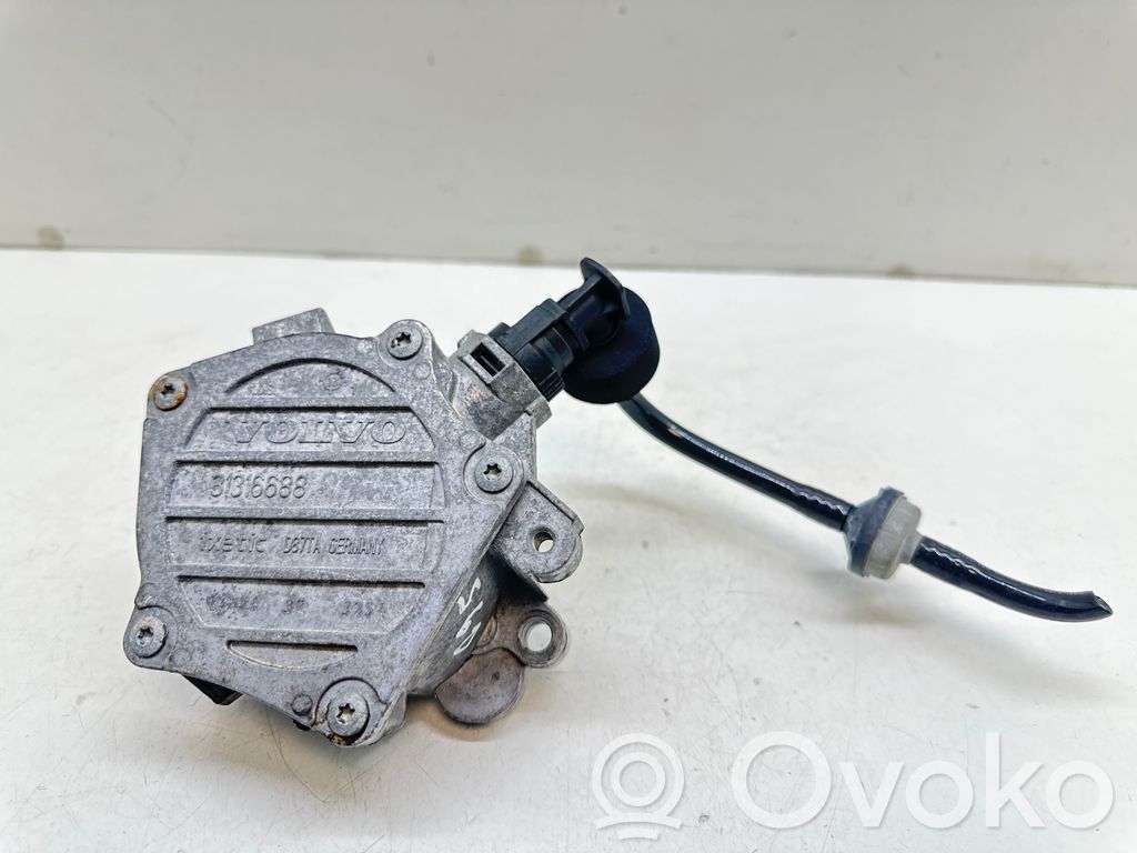 Volvo V40 Cross country Vacuum pump 