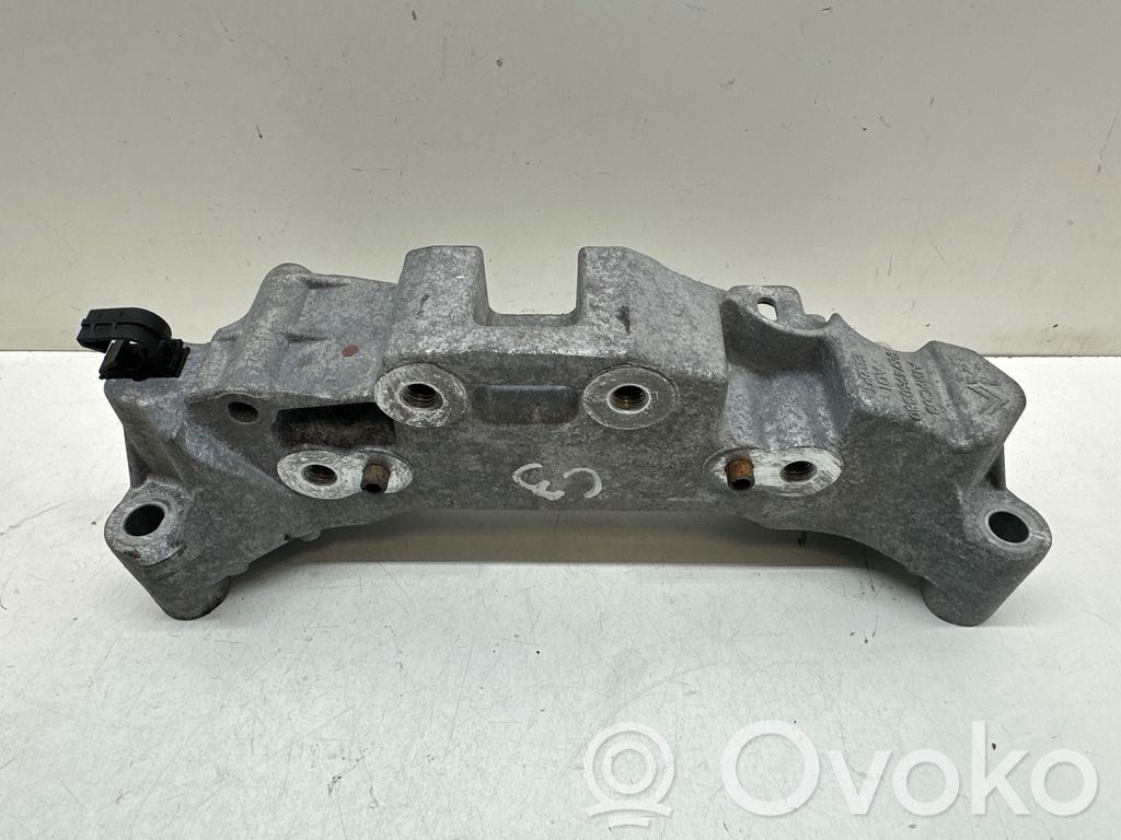Engine mounting bracket   9674960380