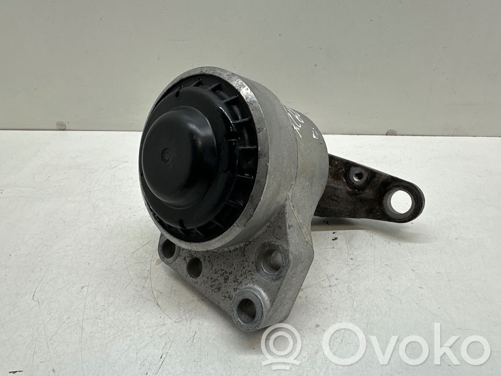 Volvo XC60 Engine mount bracket 