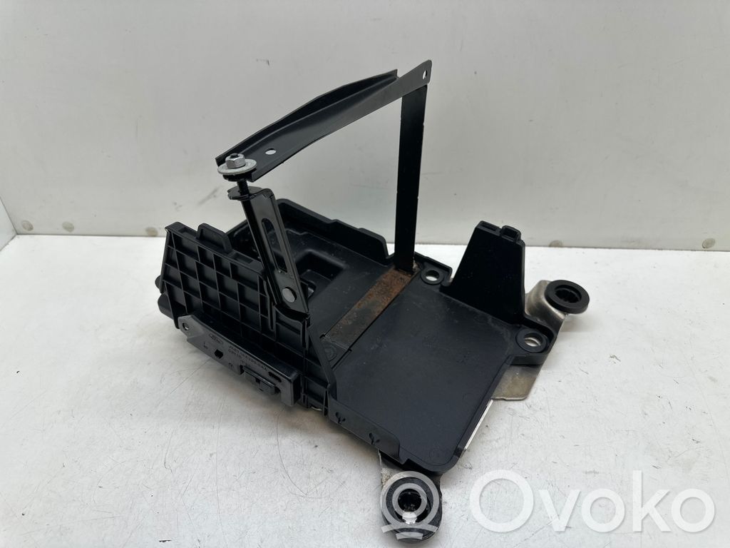 Ford Focus Akkulaatikon alusta 