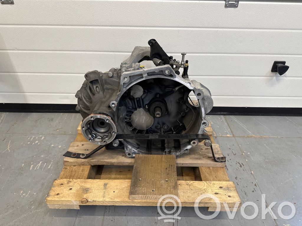 Volkswagen Caddy Mehāniska 6 ātrumu pārnesumkārba 