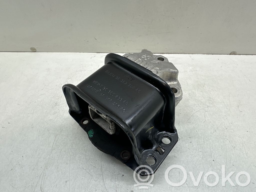 Peugeot 3008 I Engine mount bracket 